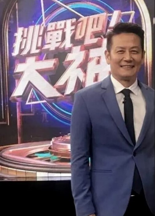 清纯娇小萝莉学生妹 为了金钱被金主包养甘愿做个小母狗 身体被金主肆意摆弄 - AV皇朝